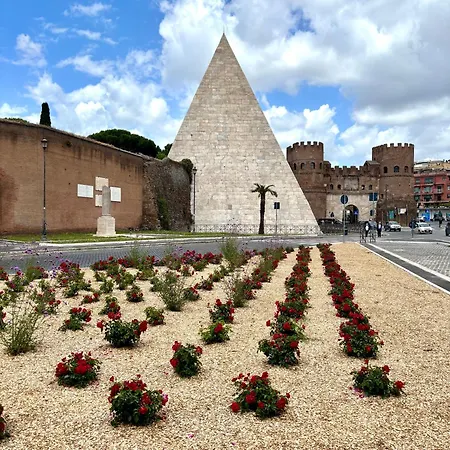 Casa Dea Piramide Apartment *